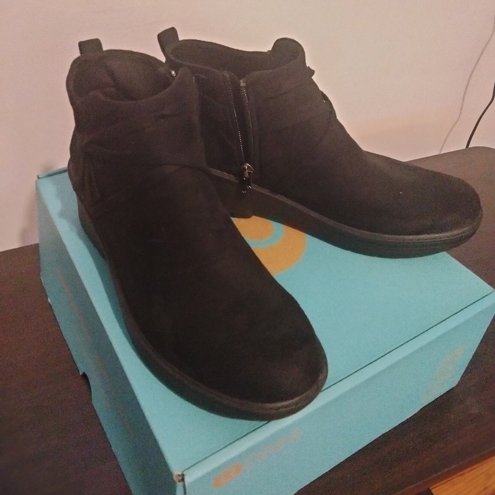 BZees Women's, Blaine Boot Size 8.5